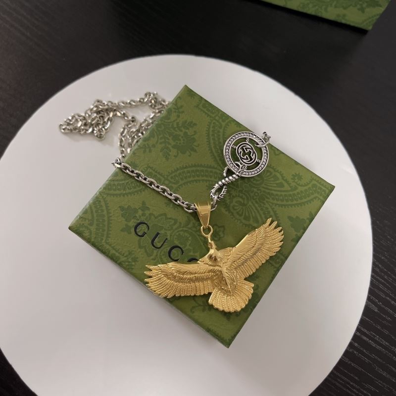 G*u*i necklaces